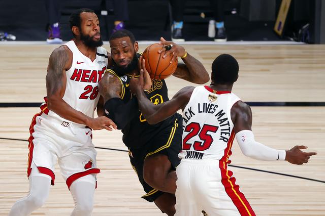 他拿球前完 他拿球前完